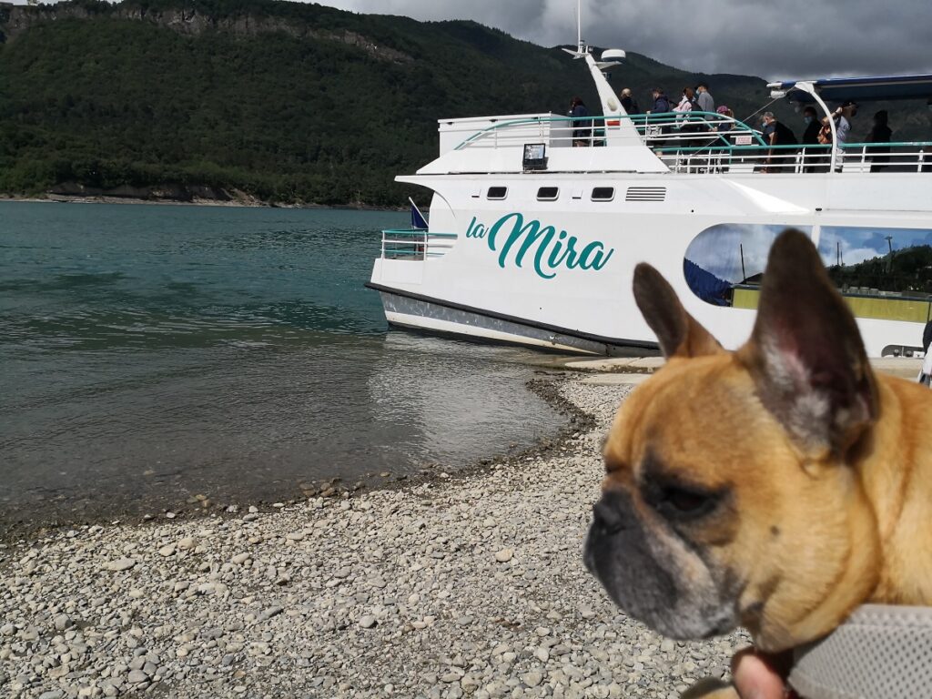 bateau la mira accepte chien lac de monteynard