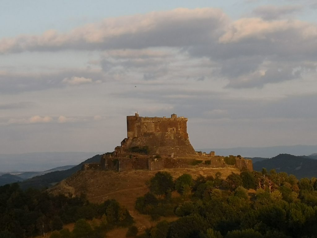 Les châteaux d’Auvergne avec votre chien