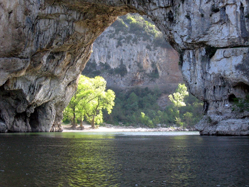 Visiter l’Ardèche avec son chien : les meilleures activités !