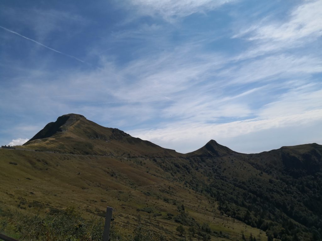 LE PUY MARY AVEC SON CHIEN