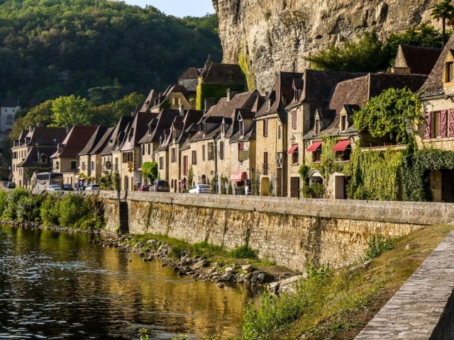 Visiter le Périgord avec son chien : nos conseils indispensables !