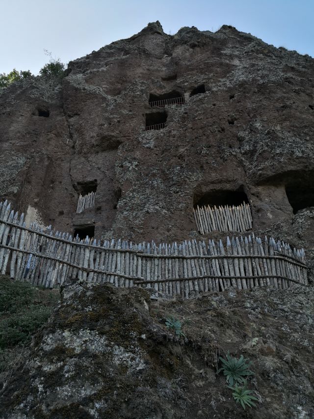 site troglodyte de jonas avec chien