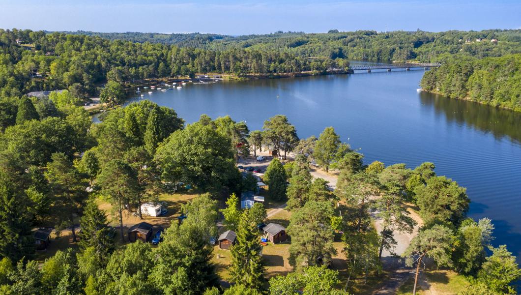 camping qui accepte les chiens au lac de marcillac en corrèze