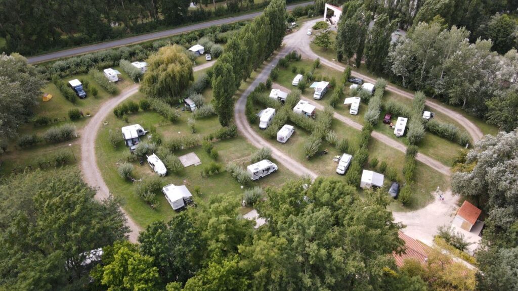 Camping qui accepte les chiens marais poitevin