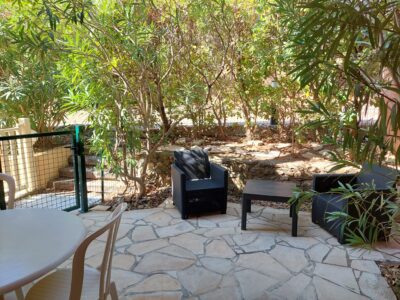 hébergement avec terrasse chien accepté var