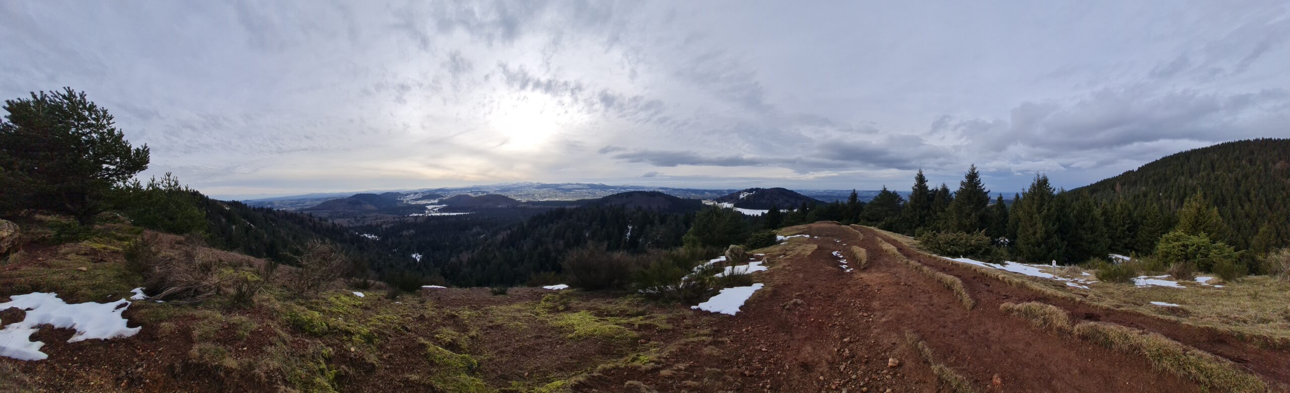Puy de la Vache et Puy de Lassolas randonnée avec chien